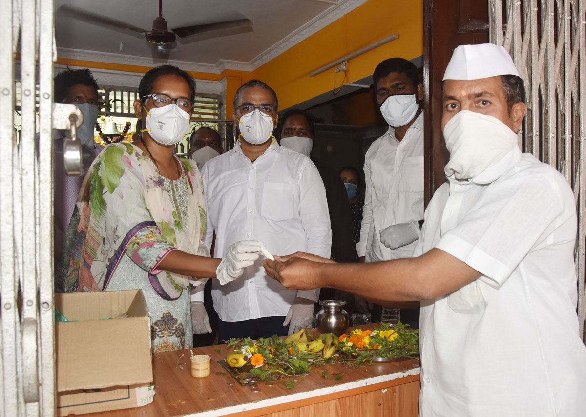 Minister Varsha Gaikwad during Ashadi Ekadashi at Vitthal Mandir Dharavi.