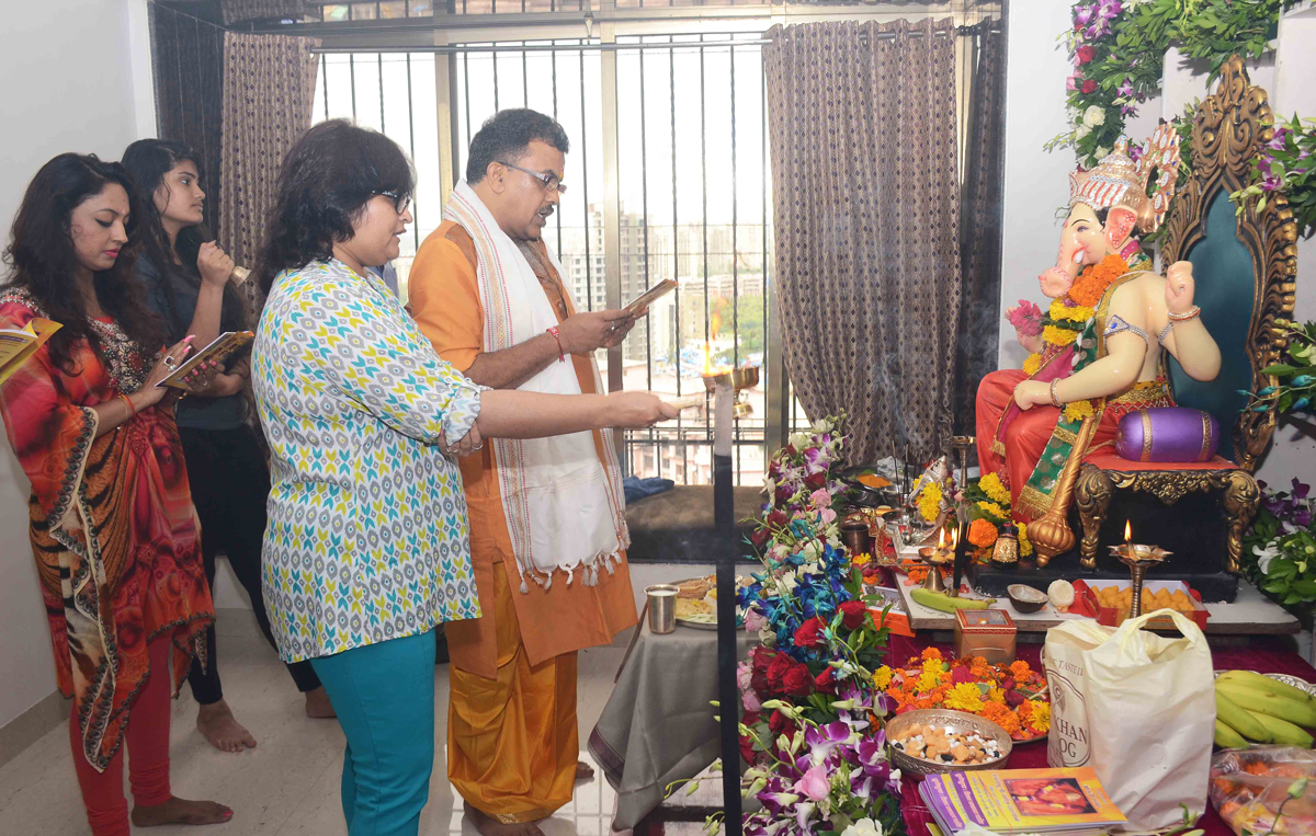 Political Leader's Celebrate Ganesh Chaturthi in Mumbai.Ganpati Bappa Morya...!