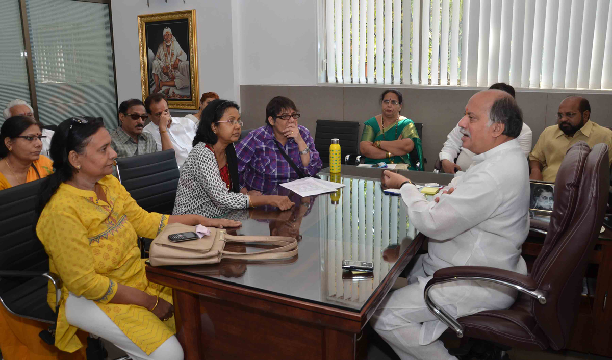 EX.UNION MINISTER & MP.GURUDAS KAMAT AT D.N.NAGAR ANDHERI OFFICE.