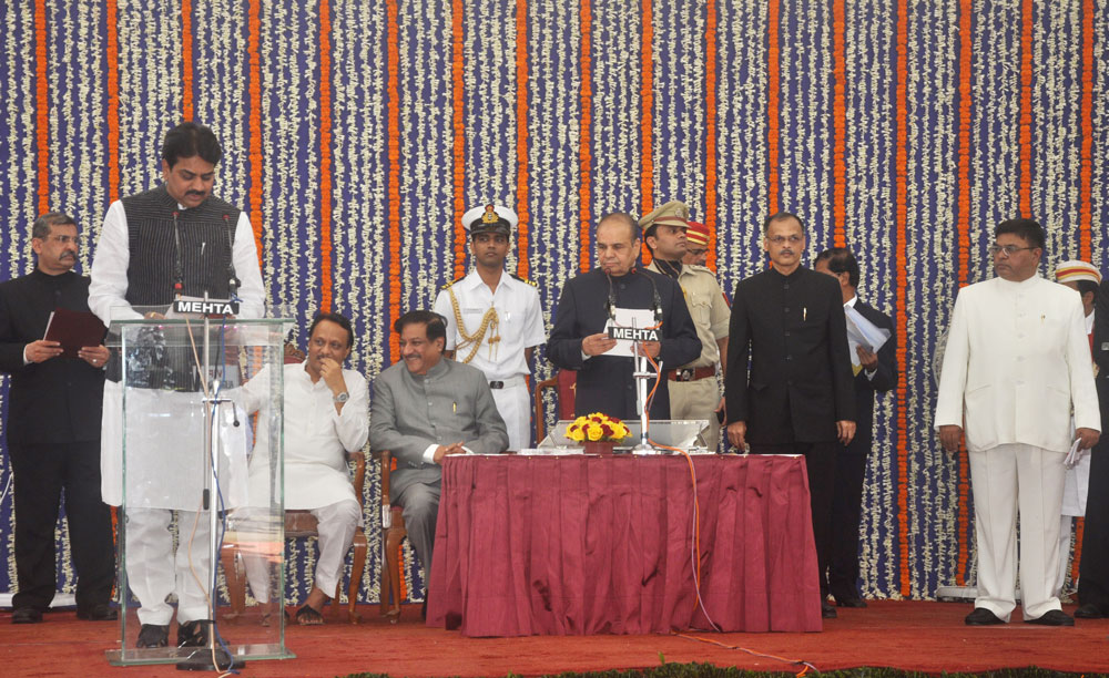 CABINET MINISTER HARSHVARDHAN PATIL  TOOK OATH AT RAJBHAVAN MUMBAI .