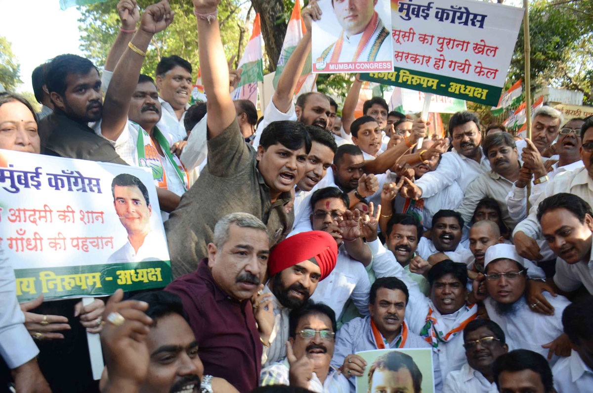 Mumbai Congress Protest & Rasta Roko At CST.