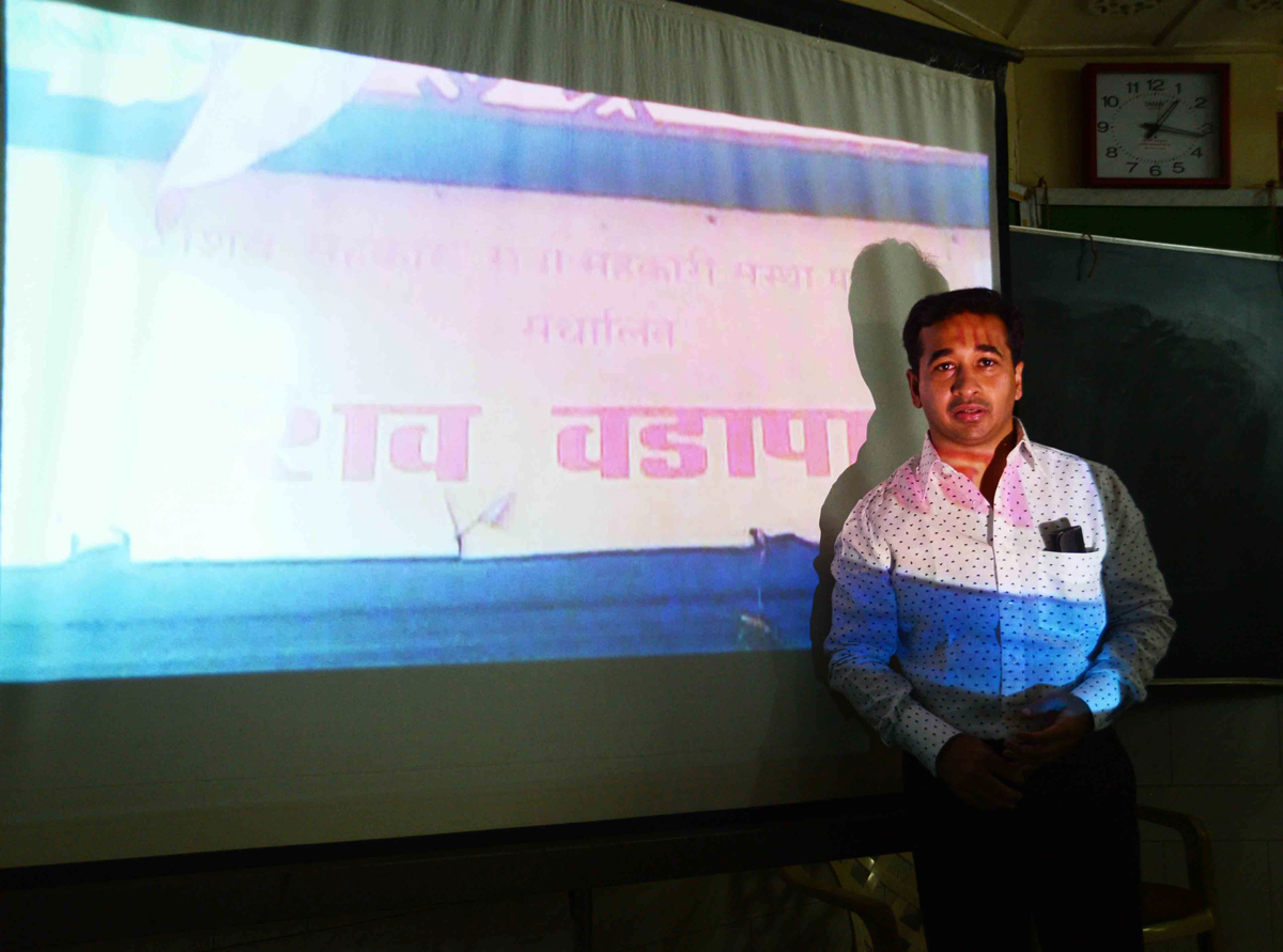 MLA Nitesh Narayanrao Rane during Press Conference Poll Khol of "Shiv VadaPav"at Mumbai Marathi Patarkar Sangh.