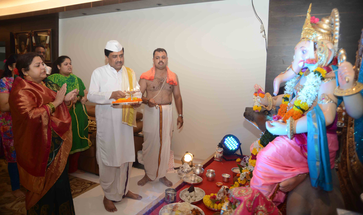 Political Leader's Celebrate Ganesh Chaturthi in Mumbai.Ganpati Bappa Morya...!