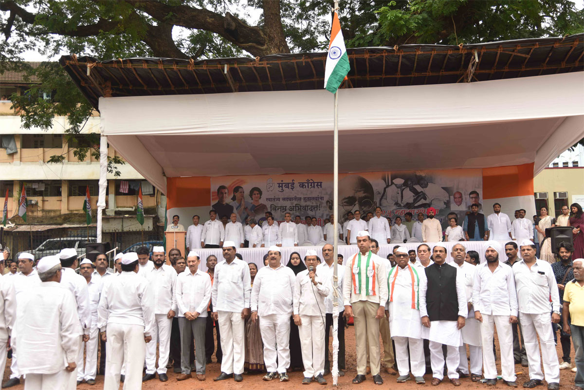 Tribute to Krantveers on August Kranti Din at Auguast Kranti Maidan.