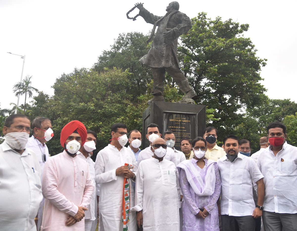 Congress Party Leaders Paying Tribute to Former Prime Minister Bharat Ratna Rajiv Gandhi on his Birth Anniversary.