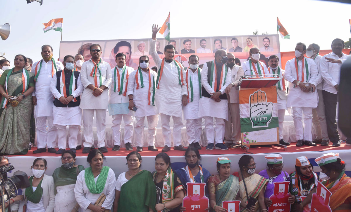 MPCC Leaders Protest Agitation against BJP Govt. On Farmers issue at Nagpur.