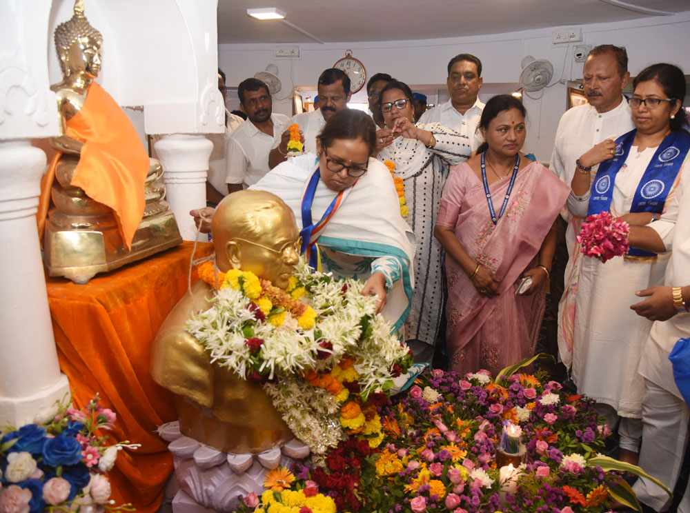 Leaders Paying Tribute to Bharatratna Mahamanav Dr. B.R. Ambedkar on 135th year Jayanti in Mumbai.