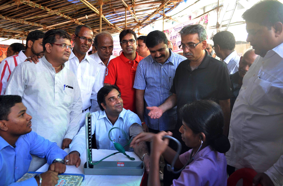 MLA AMIN PATEL IN FREE MEDICAL CAMP AT J.J. JUNCTION.