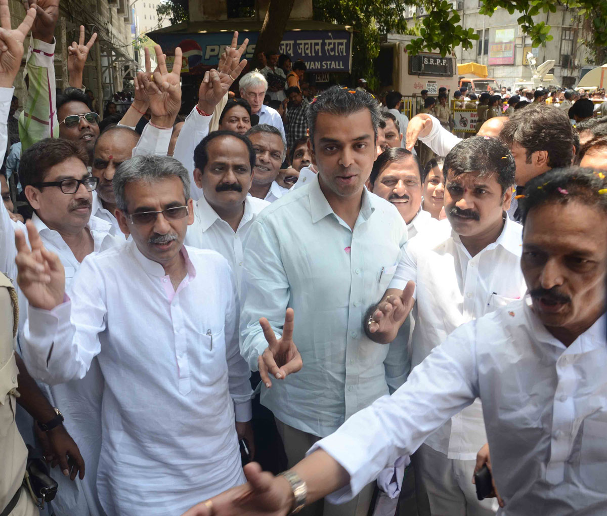 Congress/NCP/PRP (Kawade)/ Republican Party of India (Democratic) Alliance MP.Candidate Milind Deora Filed his Nomination Form at Old Custom House Dist.Administrative Collector Office.
