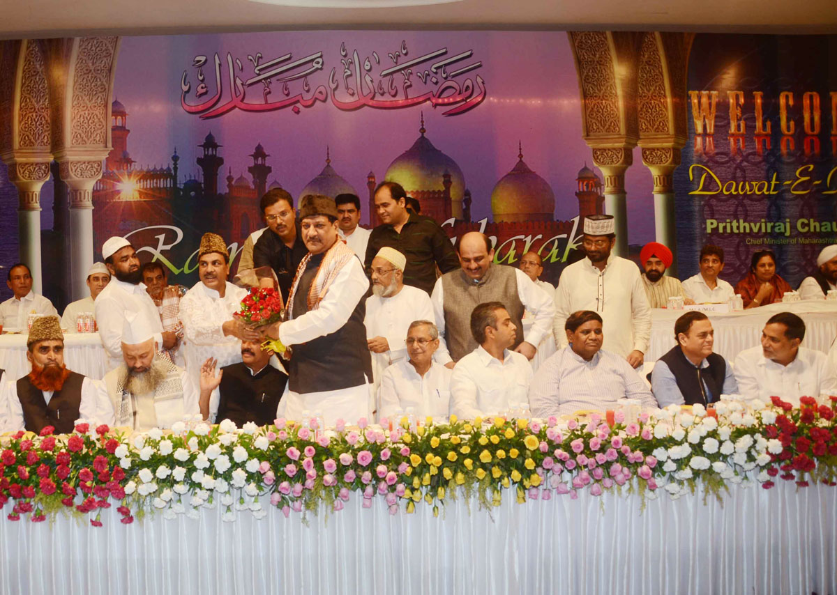 Chief Minister Prithviraj Chavan during Ramzan"Dawat-E-Iftar" at Kaisar Baugh Dongri.