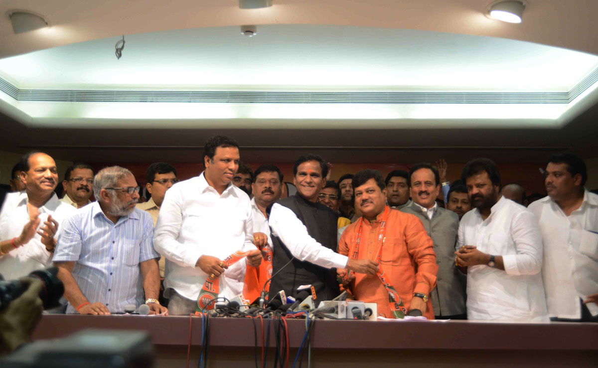 MNS Leader's Pravin Darekar & Vasant Geete Joined BJP Party.
