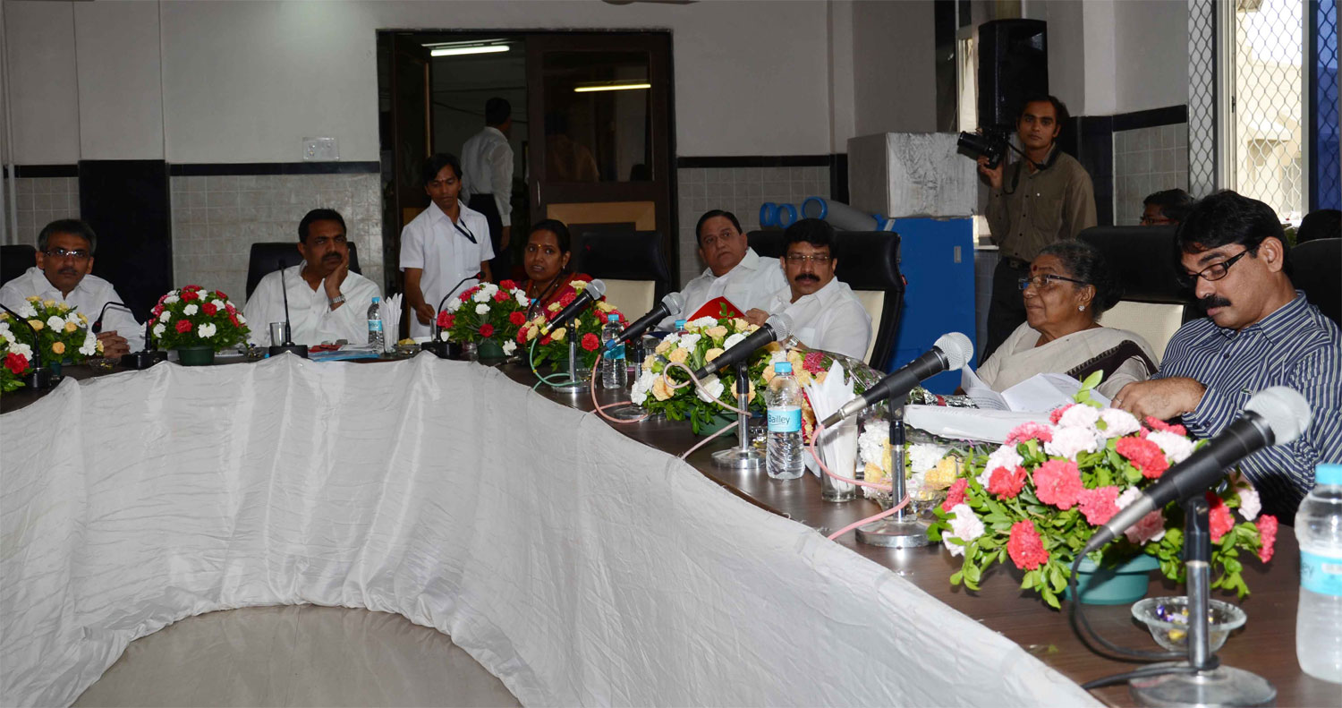 MINISTER JAYANT PATIL, MINISTER VARSHA GAIKWAD & ALL PARTY MLA MEETING AT J J HOSPITAL.