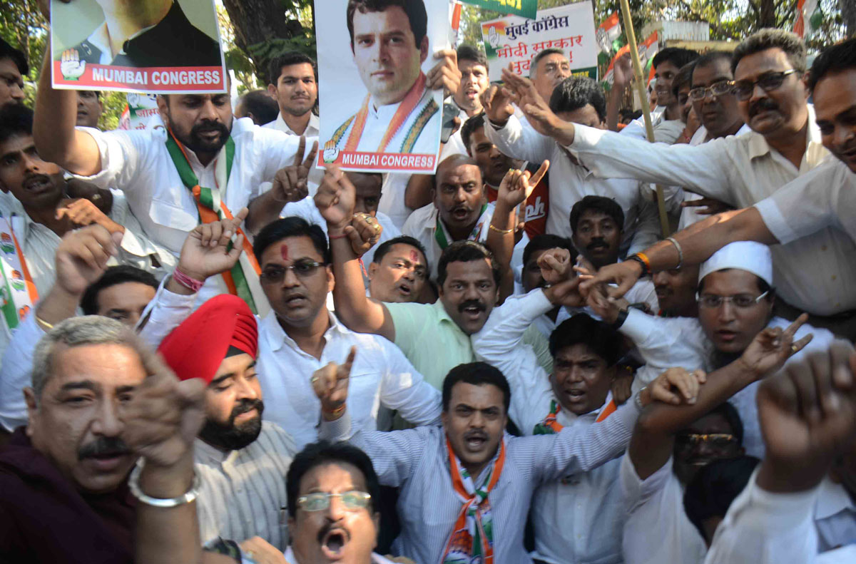 Mumbai Congress Protest & Rasta Roko At CST.