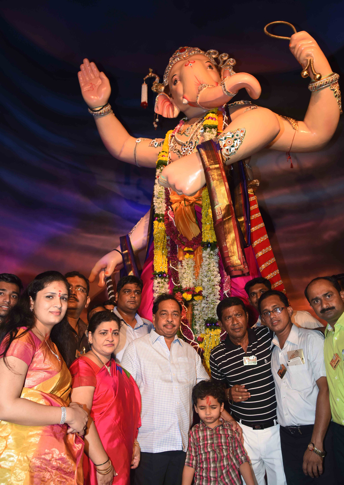 Ex. Chief Minister & Congress Senior Leader Narayanrao Rane with Family for Ganpati Darshan at Lalabaugh.