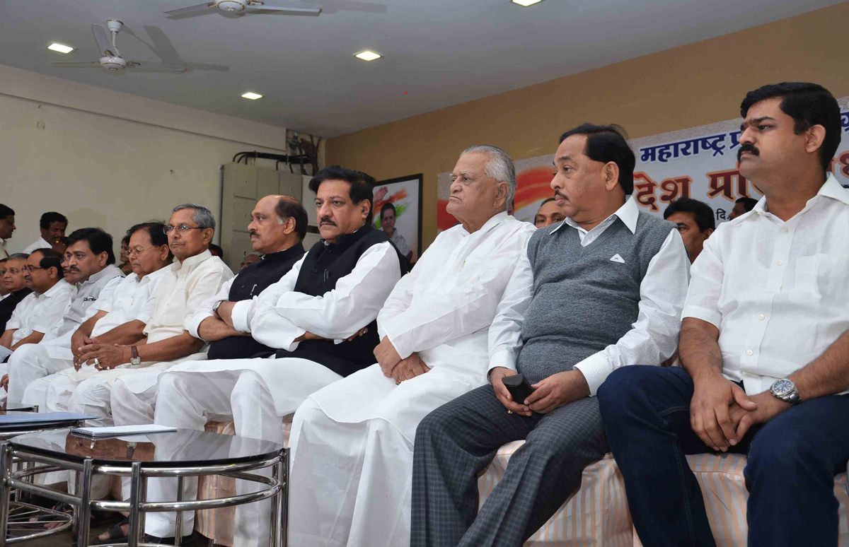 CHIEF MINISTER PRITHVIRAJ CHAVAN & MAHARASHTRA STATE CONGRESS LEADER'S MEETING AT TILAK BHAVAN DADAR.
