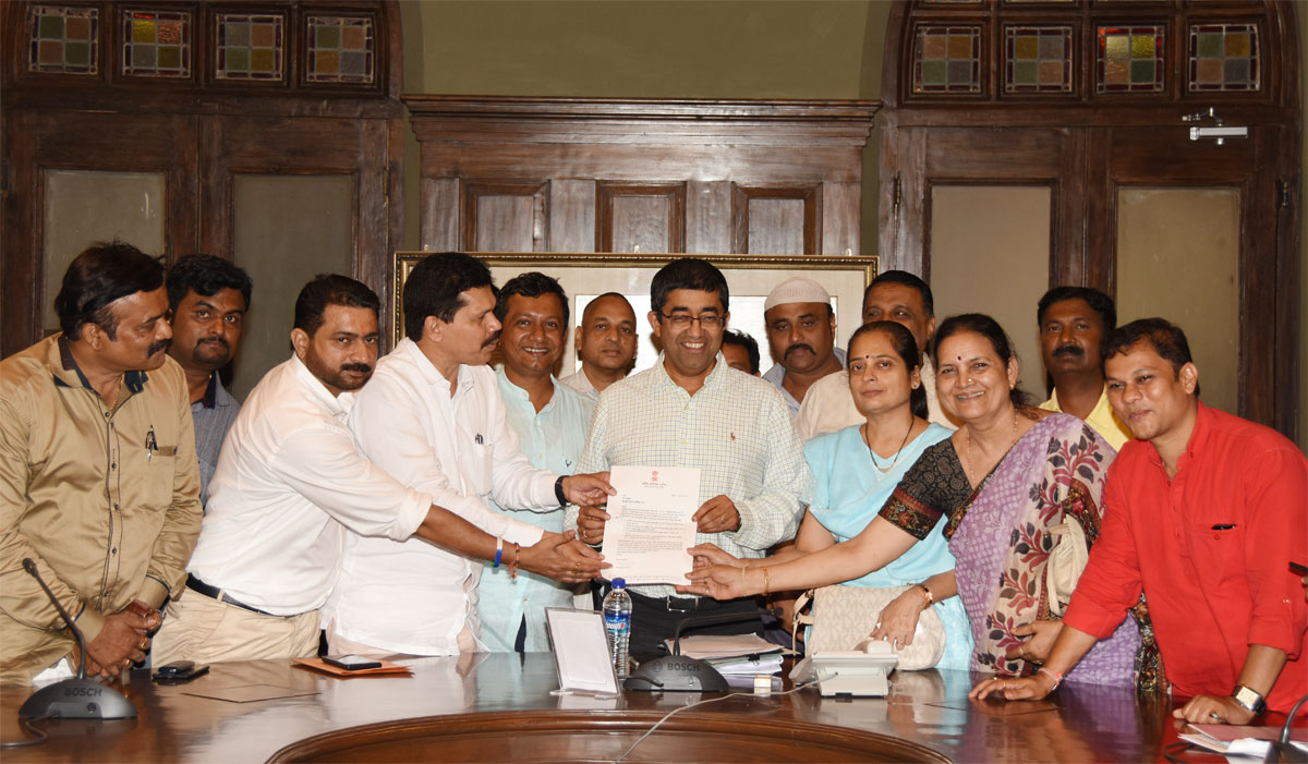 MLA Kapil Patil with Teachers Delegation Meets BMC Commissioner Pravinsingh  Pardeshi on various School issues .