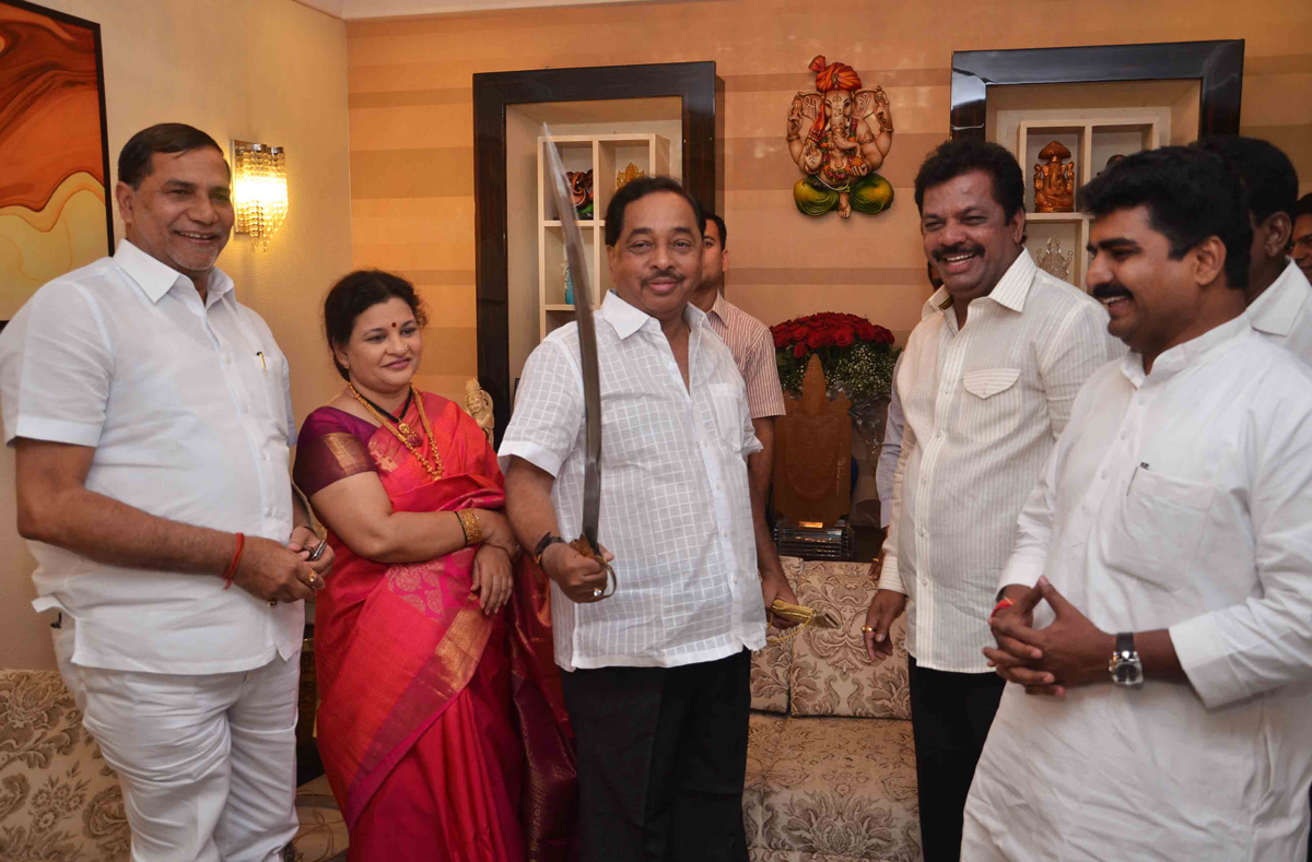 MINISTER NARYANRAO RANE AT SWANAND ON HIS BIRTHDAY.