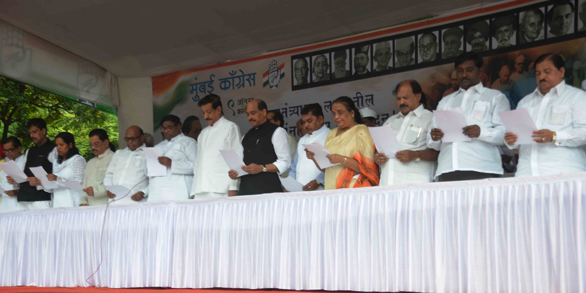 LEADER'S PAYING TRIBUTE TO "KRANTI STAMBHA" ON THE OCCASION "KRANTI DIN" AT GOWALIA TANK AUGUST KRANTI MAIDAN IN MUMBAI.