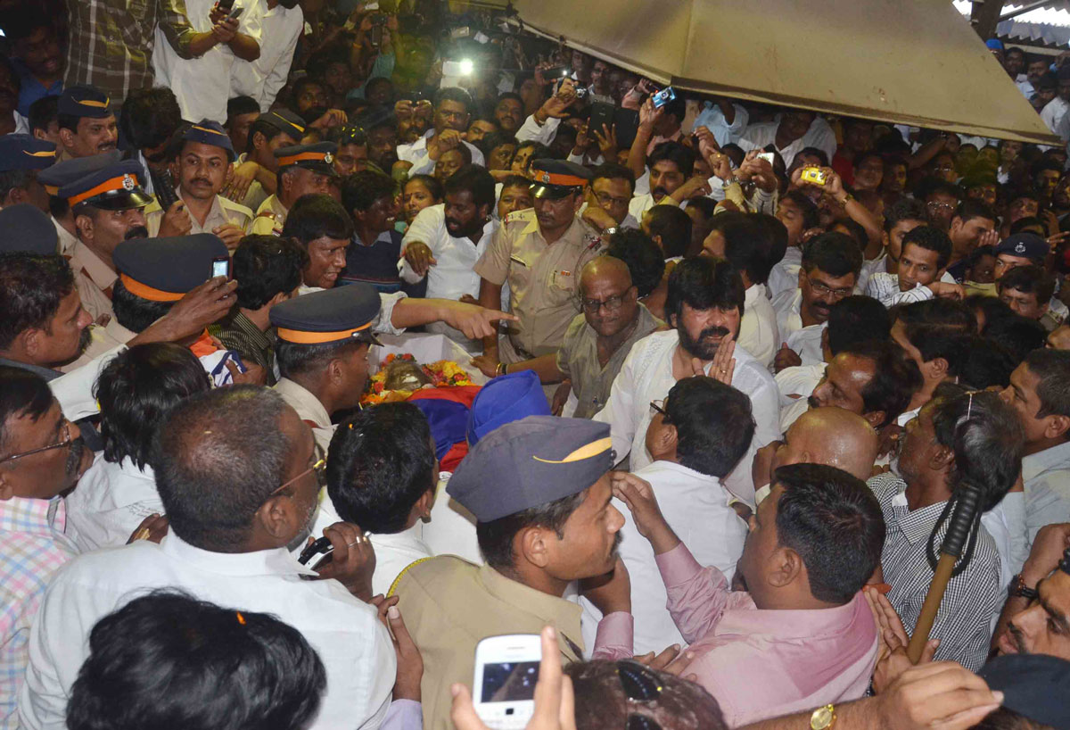 Dalit Panther Leader & Poet Padmashree Namdeo Dhasal Funeral In Mumbai At Dadar.