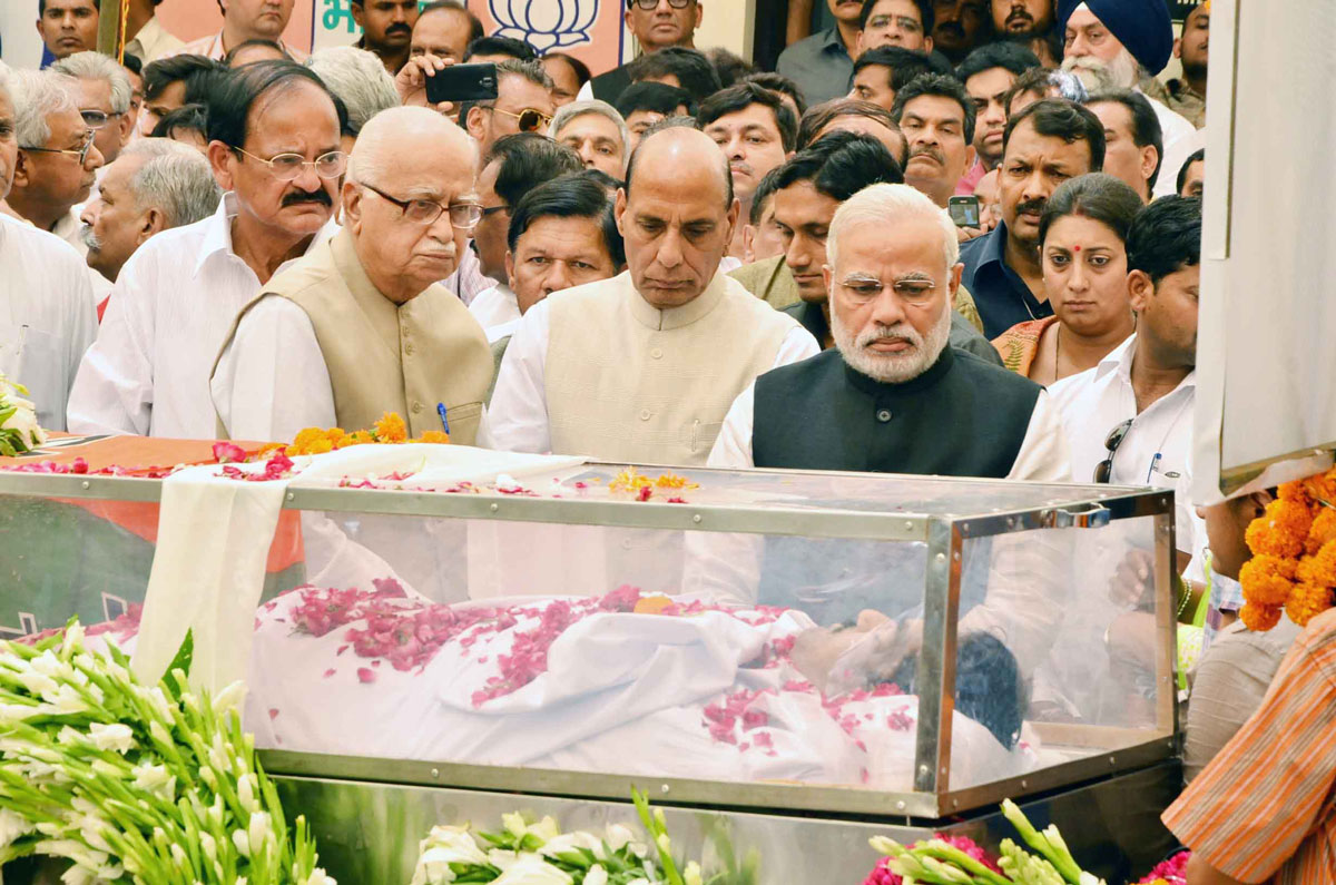 Prime Minister Narendra Modi & BJP Party Senior Leaders Paying Last Respect to BJP Leader Gopinath Munde at New Delhi.