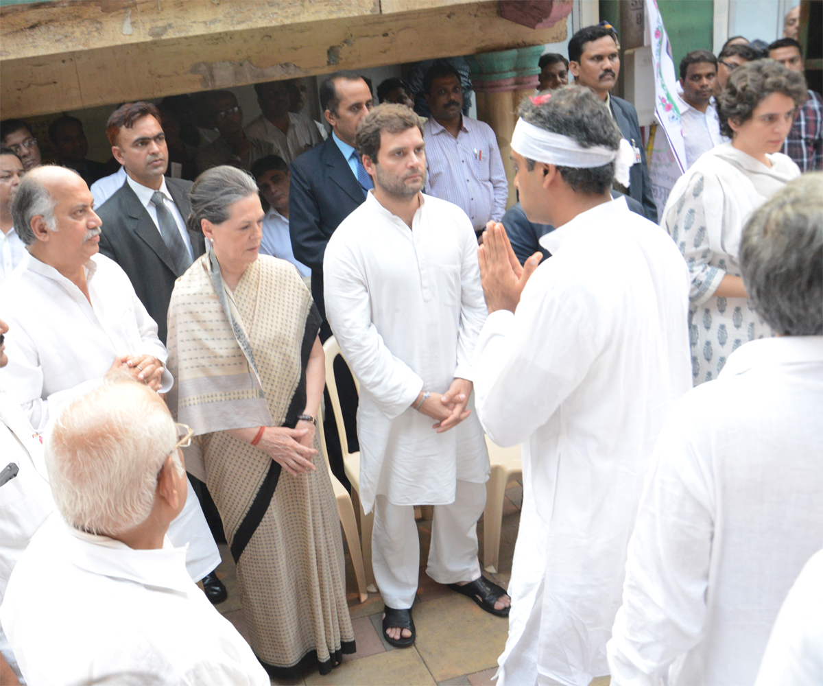 Senior Congress Leader & Ex.Union Minister Murli Deora Funeral in Mumbai.