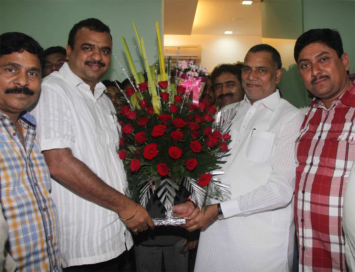 EX.MUMBAI CONGRESS PRESIDENT & MLA. KRIPASHANKAR SINGH & SMT.MALDEVI KRIPASHANKAR SINGH ON THIER BIRTHDAY IN MUMBAI.