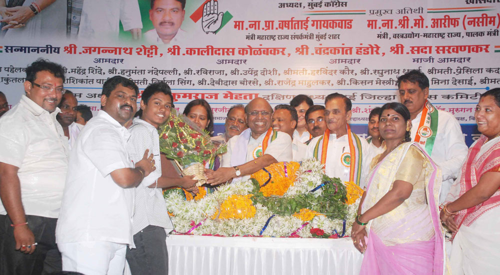 MINISTER.VARSHATAI GAIKWAD & MP.EKNATH GAIKWAD AT SION PRATIKSHA NAGAR.