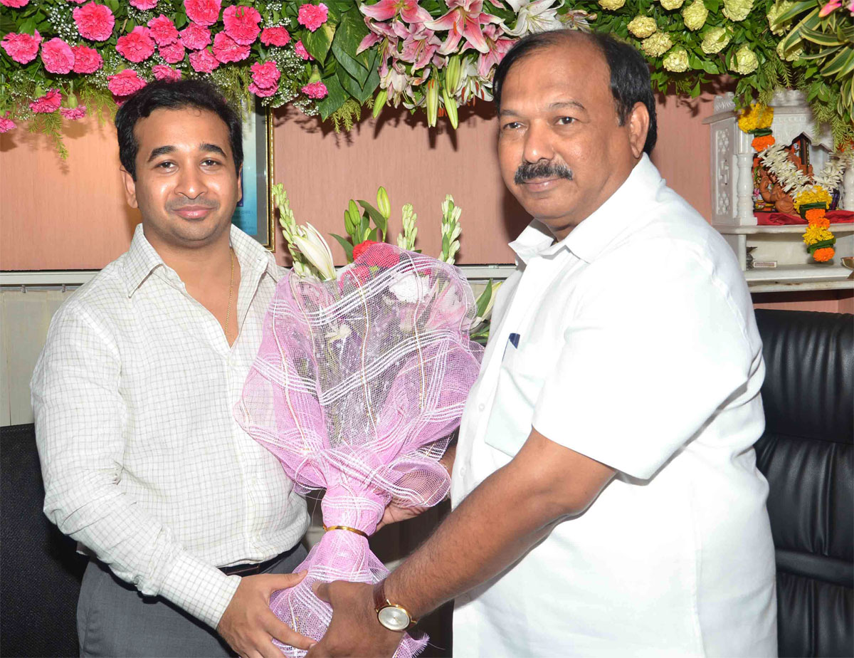 BIRTHDAY CELEBRATION OF SWABHIMAN SANGHATANA PRESIDENT & CONGRESS YUVA LEADER NITESH NARAYANRAO RANE IN MUMBAI.