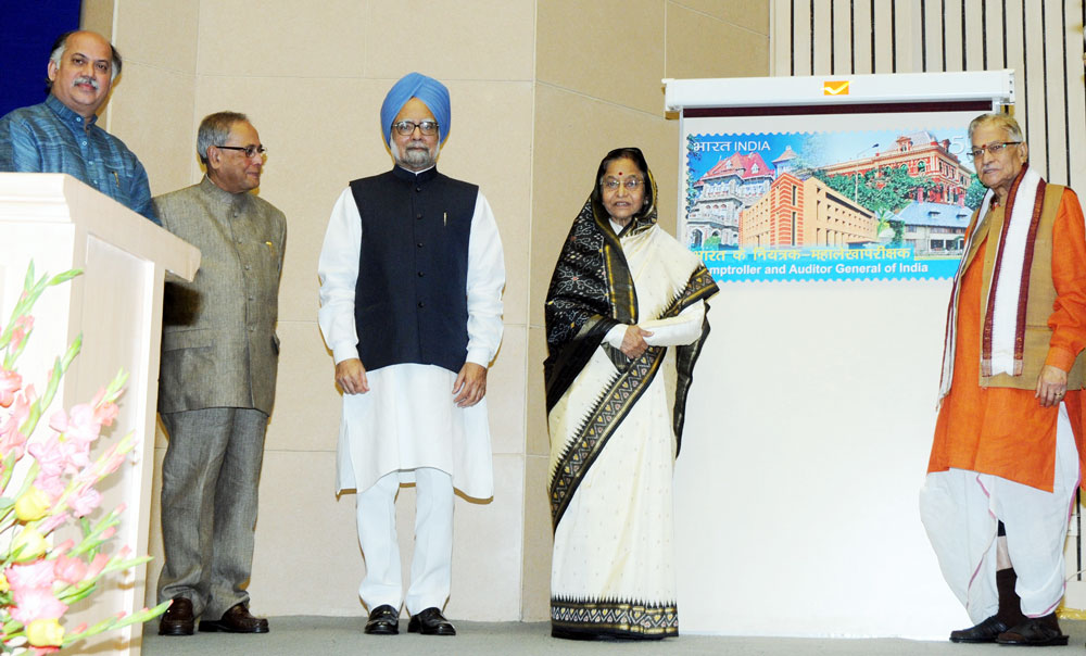 The President, Smt. Pratibha Devisingh Patil, the Prime Minister, Dr. Manmohan Singh, the Union Finance Minister, Shri Pranab Mukherjee, the Minister of State for Communications and Information Technology, Shri Gurdas Kamat in New Delhi.