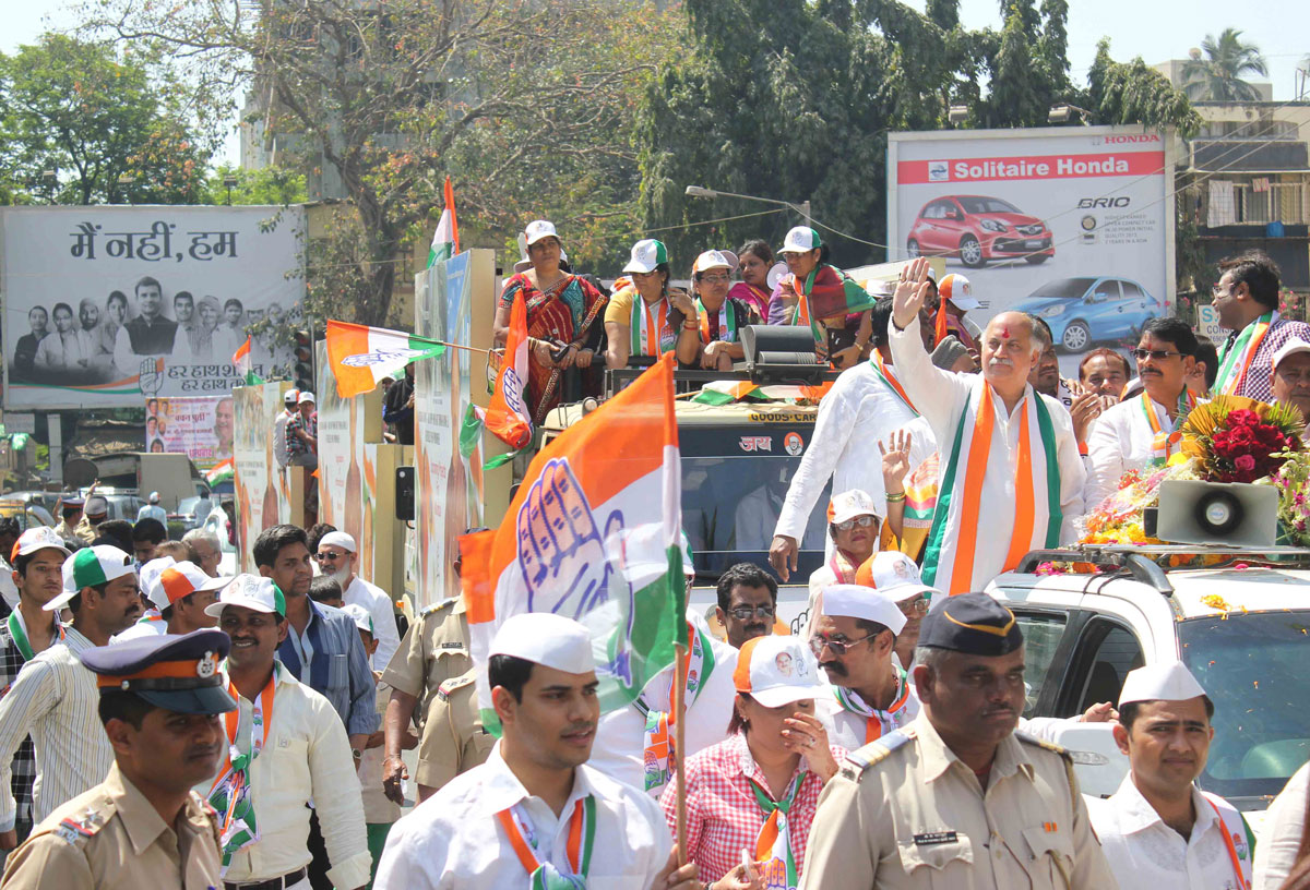 AICC Gen. Secretary & MP. Gurudas Kamat Started Campaigning for MP Election at Juhu.