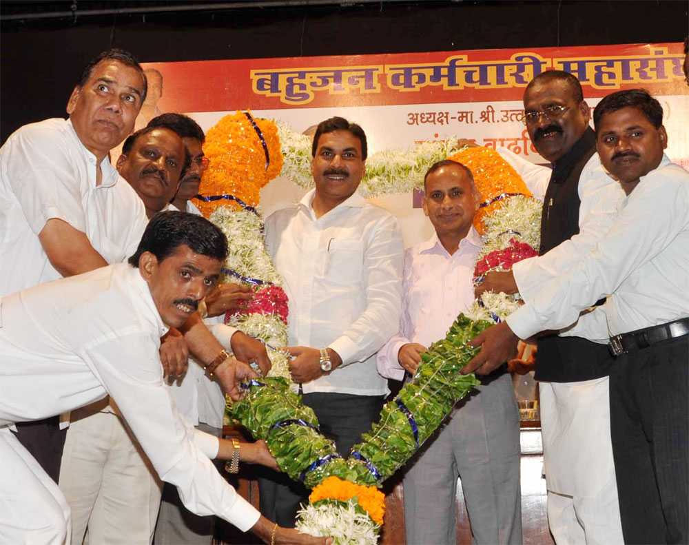 MIN.MOHD.ARIF NASIM KHAN & IAS OFFICER UTTAM KHOBRAGADE .