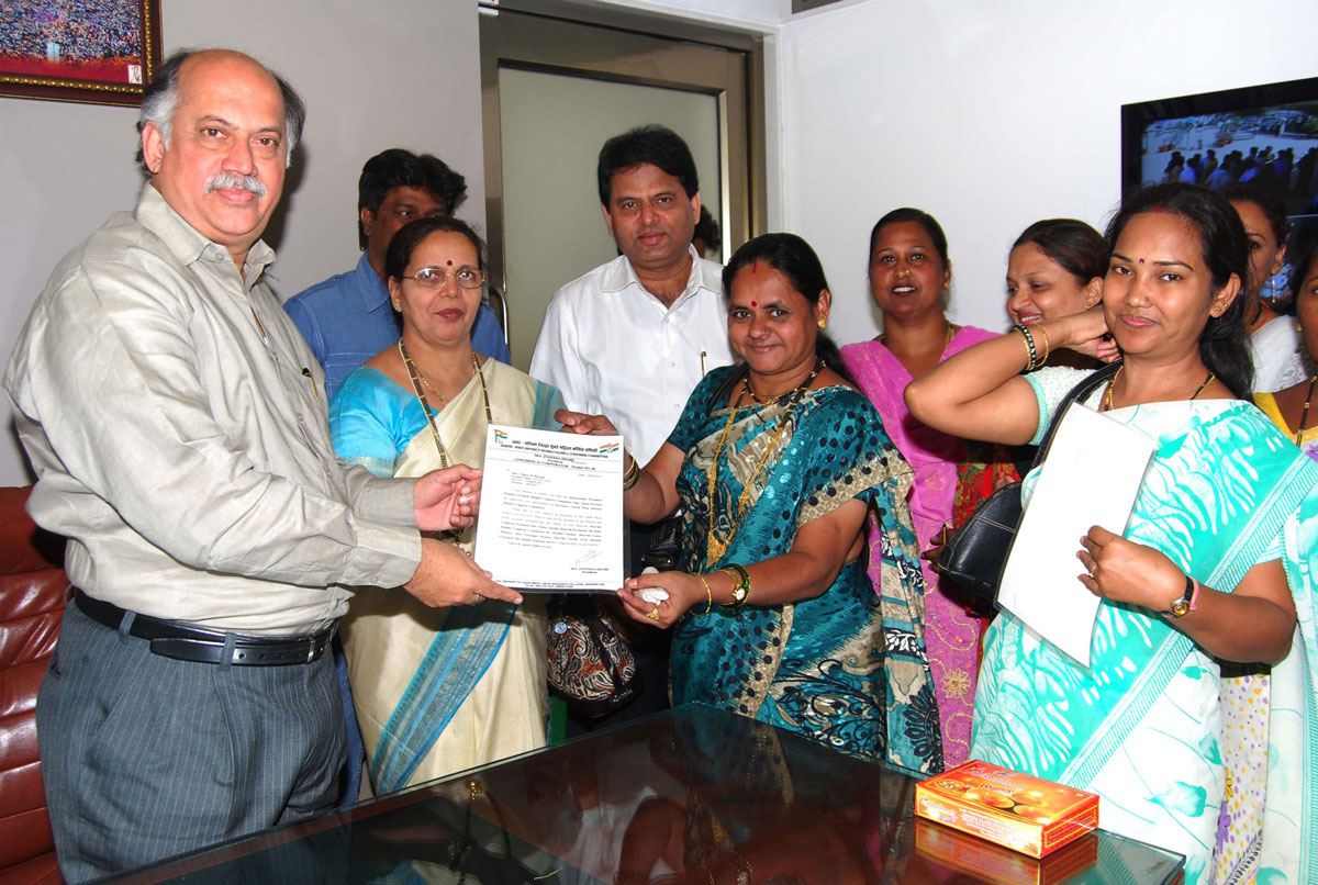UNION MOS FOR HOME MINSTER SHRI GURUDAS KAMAT AT ANDHERI.
