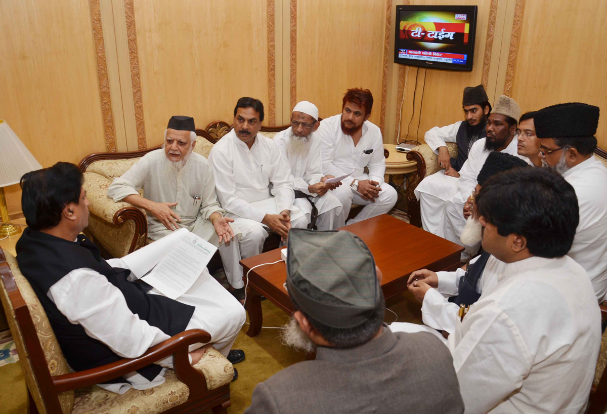 MINISTER MOHD.ARIF NASIM KHAN & ULEMA'S MEETS CHIEF MINISTER PRITHVIRAJ CHAVAN WITH DELEGATION AT SAHYADRI GUEST.
