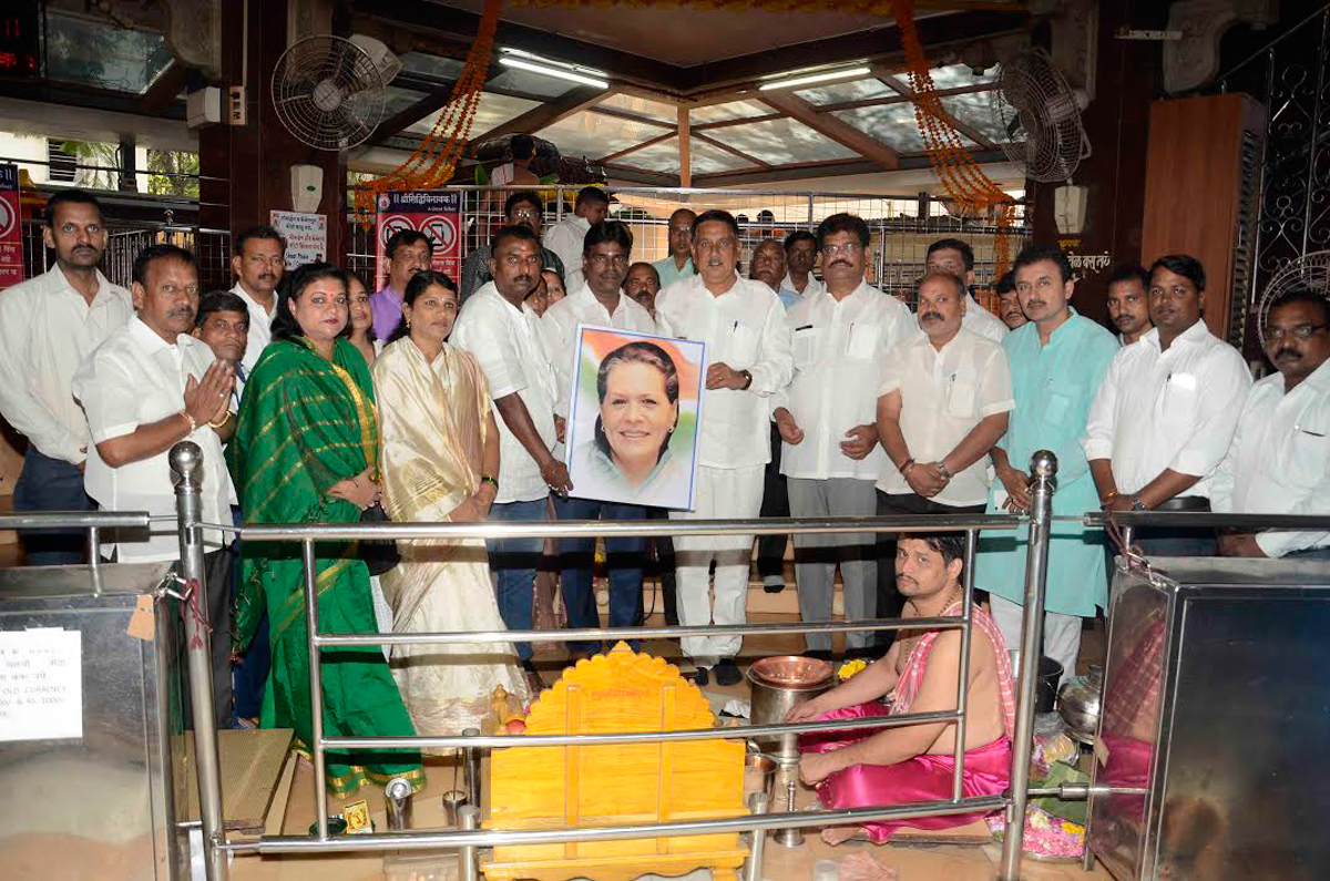 Mumbai Congress Org. Maha Pooja at Shri Siddhivinayak Temple On AICC President Smt.Sonia Gandhi Birthday.