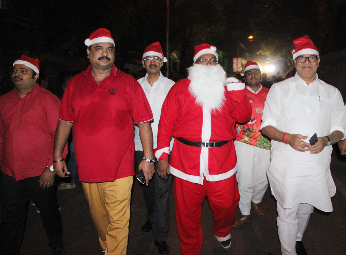 Congress Senior Leader Kripashankar Singh Celebrating Christmas Night at Vakola-Kalina.