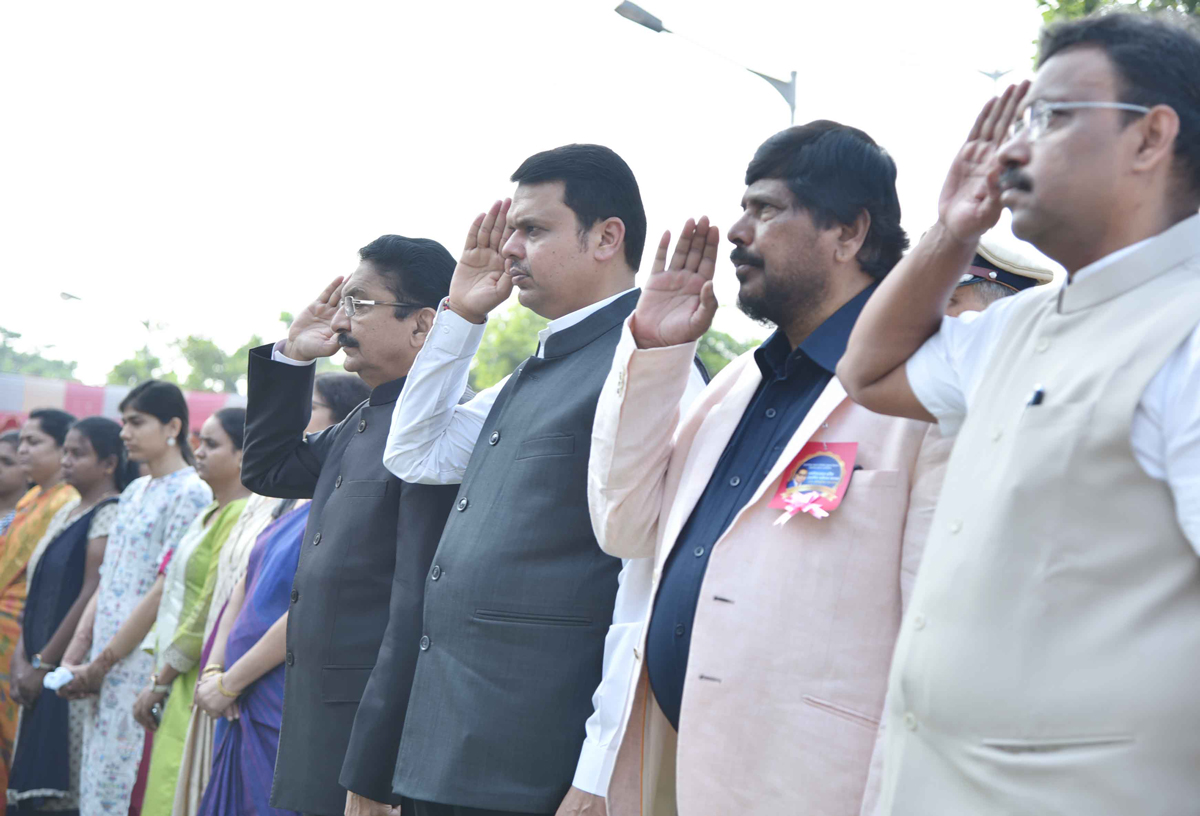 Governor Dr.Ch.Vidyasagar Rao, Chief Minister Devendra Fadnavis & Union Minister Ramdas Athawale Pay Tribute to Martyrs of 26 /11 Terrorist Attack on 9th Anniversary at Marine Drive.