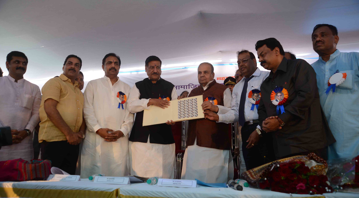 GOVERNOR K.SANKAR NARAYANAN & CHIEF MINISTER PRITHVIRAJ CHAVAN PAYING TRIBUTE TO BHARAT RATNA DR.BABASAHEB AMBEDKAR ON HIS BIRTH ANNIVERSARY AT CHAITYA BHOOMI DADAR.