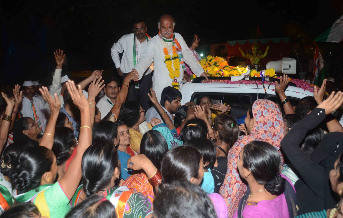 Congress/NCP/PRP (Kawade)/ Republican Party of India (Democratic) Alliance MP.Candidate Gurudas Kamat Rally at Versowa Assembly Area.