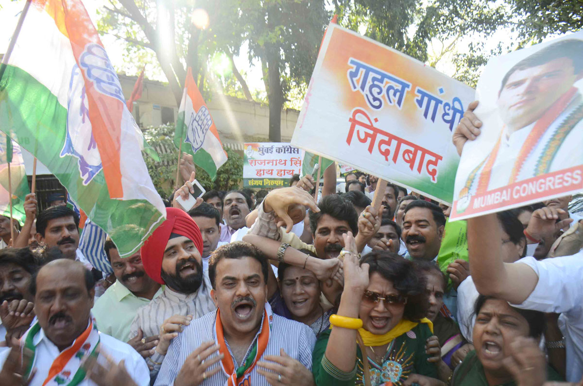 Mumbai Congress Protest & Rasta Roko At CST.