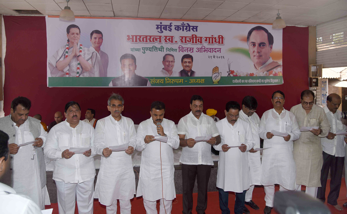 Mumbai Congress Paying Tribute to Former Prime Minister Late.Rajiv Gandhiji on his Death Anniversary.