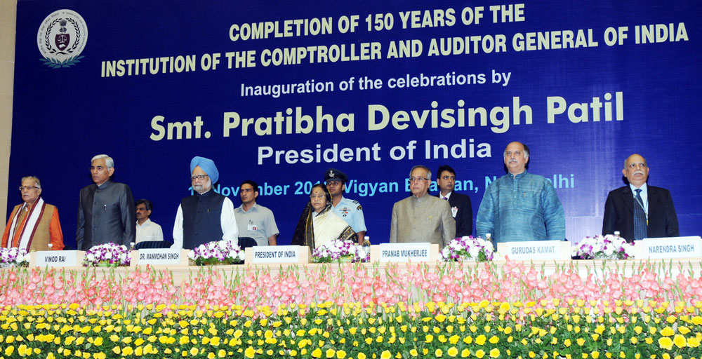The President, Smt. Pratibha Devisingh Patil, the Prime Minister, Dr. Manmohan Singh, the Union Finance Minister, Shri Pranab Mukherjee, the Minister of State for Communications and Information Technology, Shri Gurdas Kamat in New Delhi.