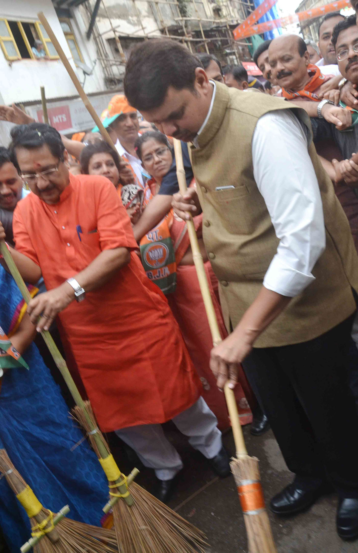 Chief Minister Devendra Fadnavis during "Swacchta Mission" at AP Market in Colaba Assembly.