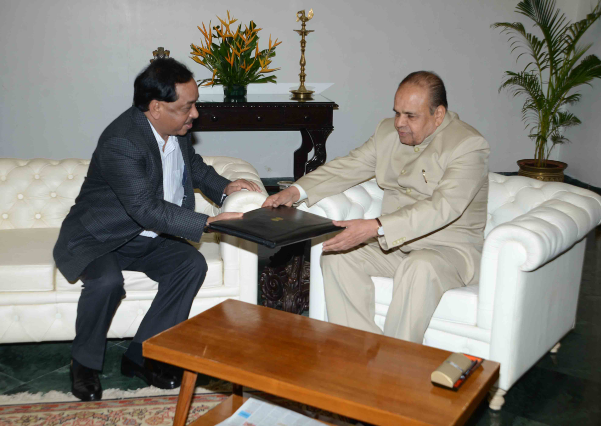 MINISTER NARAYANRAO RANE MEETS GOVERNOR K.SANKAR NARAYANAN AT RAJ BHAVAN MUMBAI.