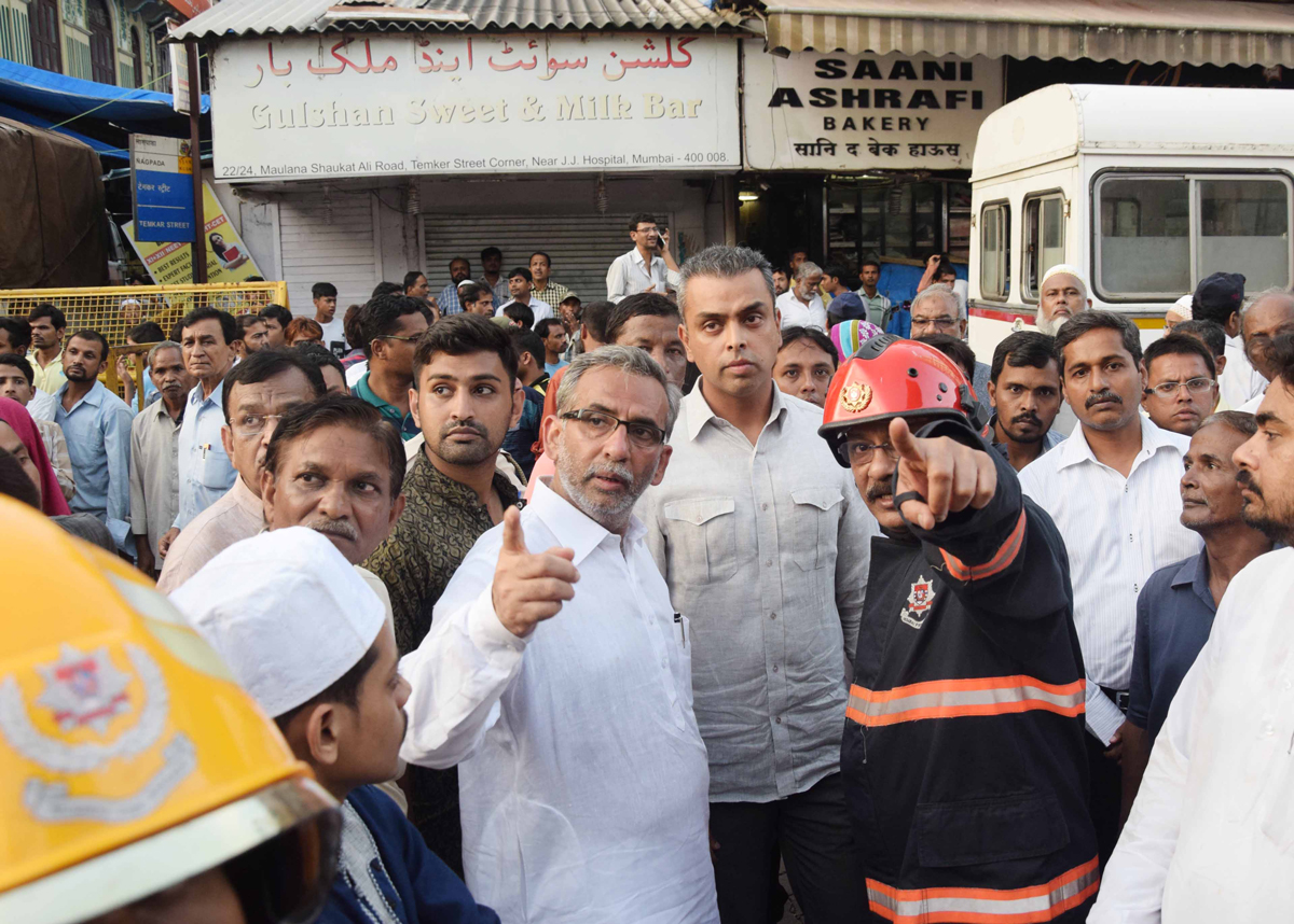 Congress Leader Ex. Union Minister & South Mumbai Ex.MP Milind Deora visits Husaini # Mumbai Building Collapse Site.