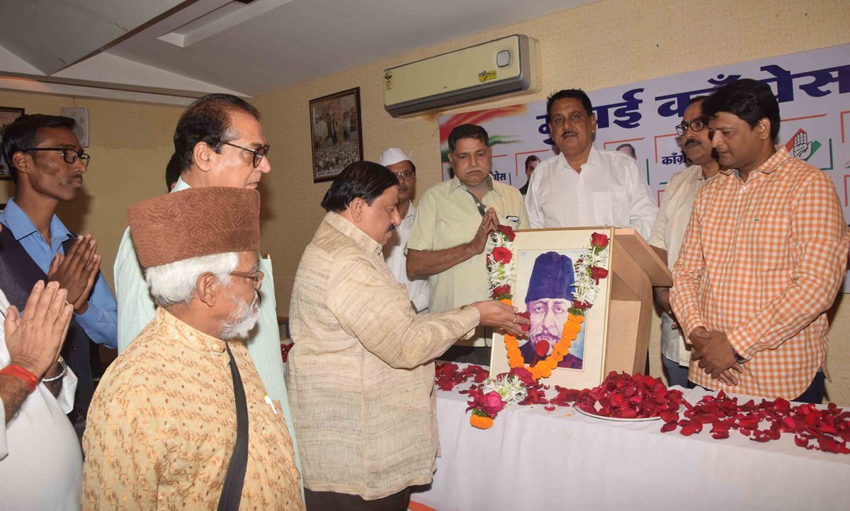 MRCC Paying Tribute to Maulana Abul Kalam Azad  to an Indian Scholar and Muslim leader of the Indian National Congress during the Indian Independence Movement on his death Anniversary at Rajiv Gandhi Bhavan.