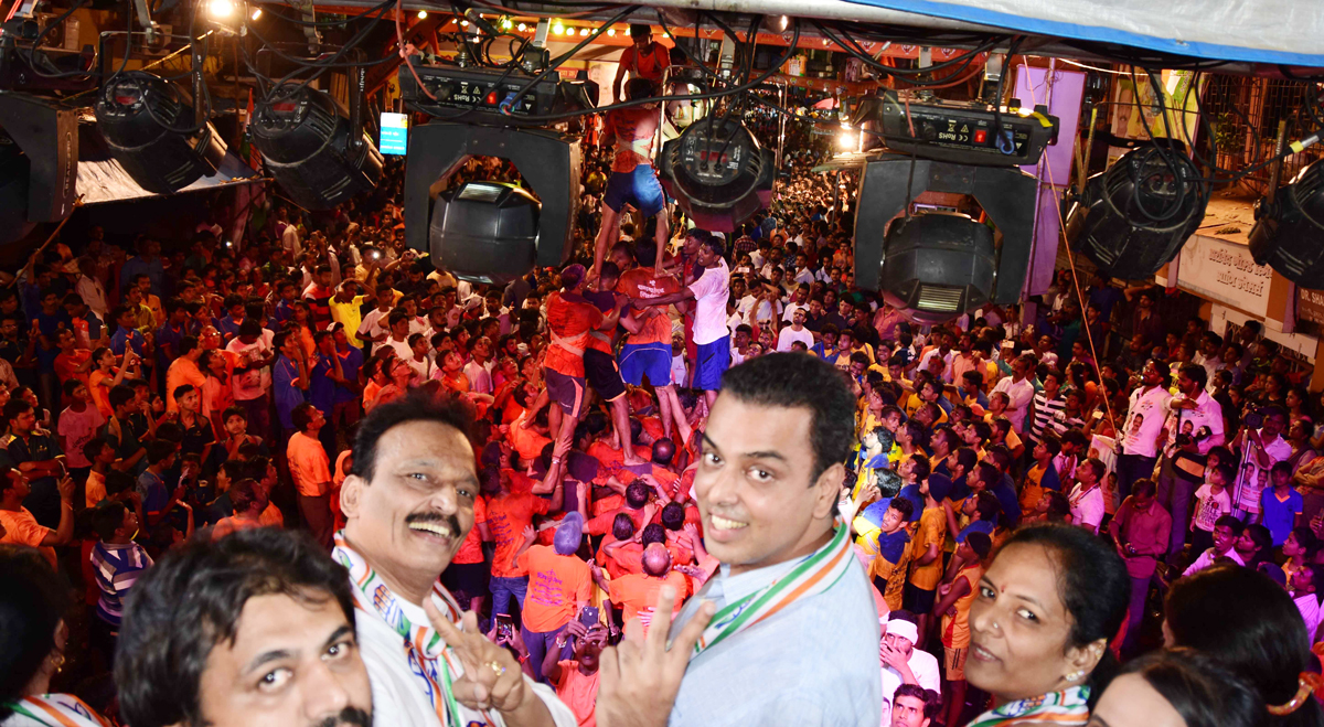 Mumbai Govinda Congress Leader MIilind Deora at Colaba Market on occasion MLA Bhai Jagtap.