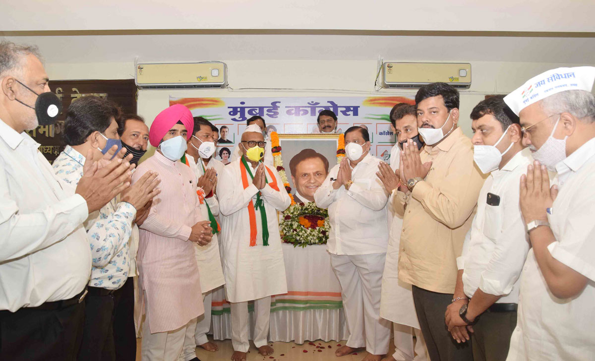 Mumbai Congress Leaders Paying Condolence on sad Demise of Senior Congress Leader Ahmed Patel.