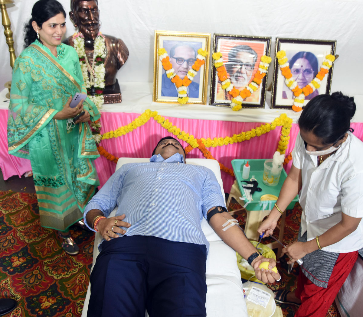 Byculla Assembly Blood Donation Camp by Shivsena Corporator Sonal Manoj Jamsutkar at Khilafat House.