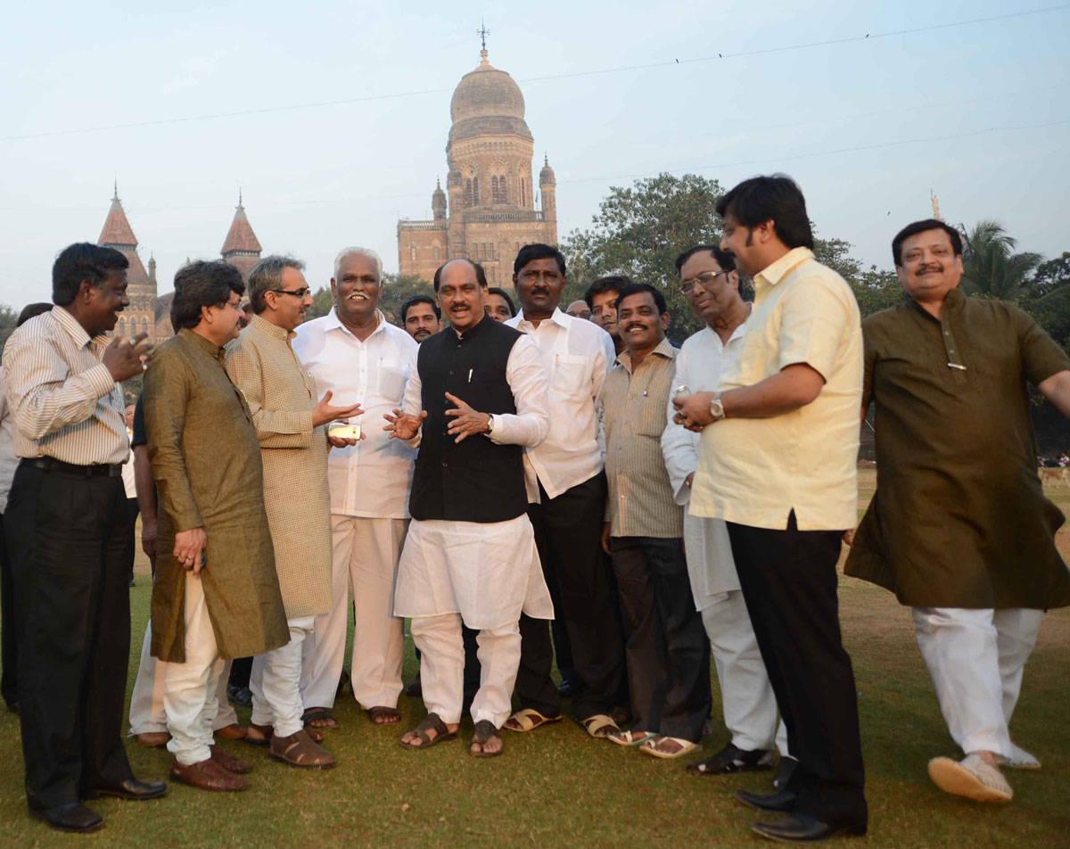 MPCC PRESIDENT MANIKRAO THAKARE WITH MLA'S & PARTY WORKER'S AT AZAD MAIDAN.