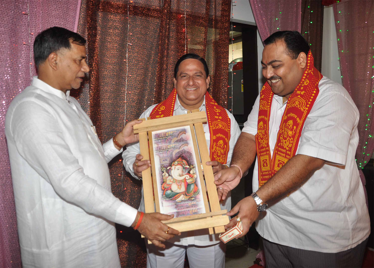 MLA MADHU CHAVAN VISITED MUMBAI CONGRESS PRESIDENT & MLA KRIPASHANKAR SINGH RESIDENCE AT BANDRA OCCASION OF ON GOING GANAPATI FESTIVAL.